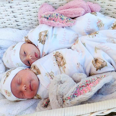 Personnalisez votre couverture d'emmaillotage avec le prénom de bébé